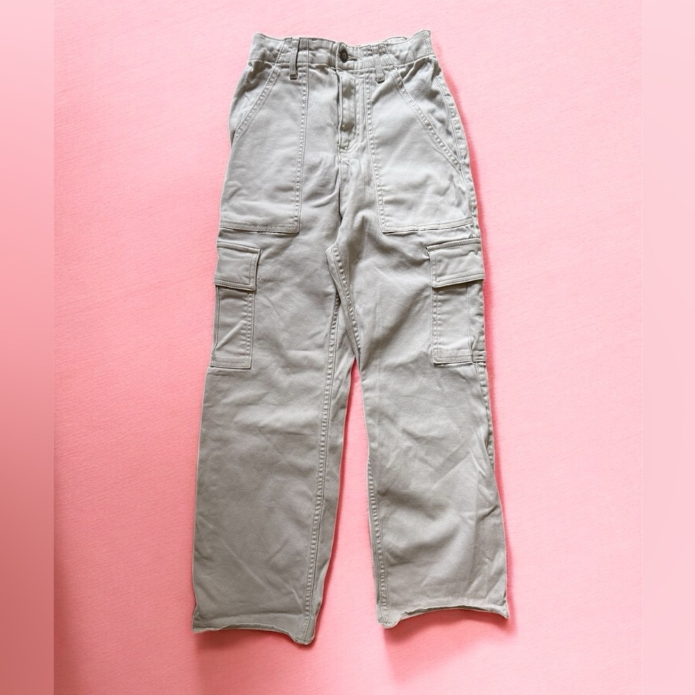 Hollister woman’s  Ultra High-Rise Cargo Pants